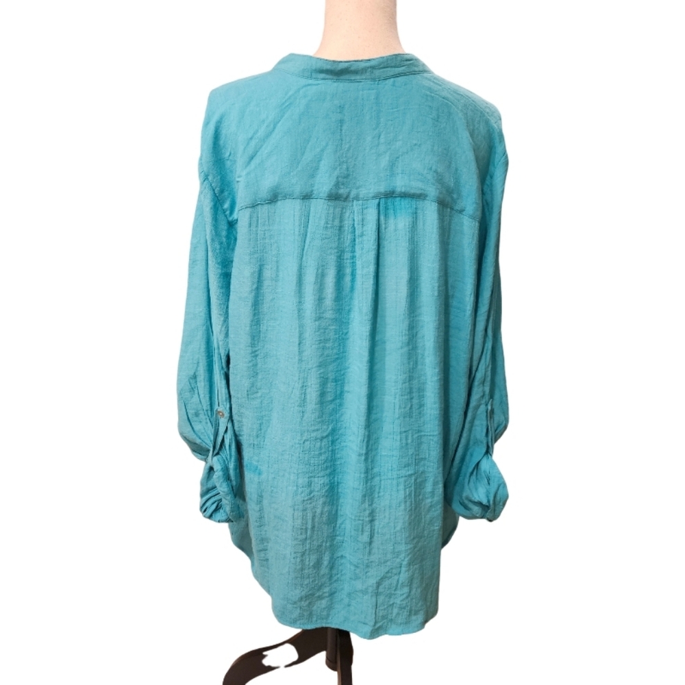 Kim Rogers - Women's Blue Button-Up Top - Picture 5 of 7